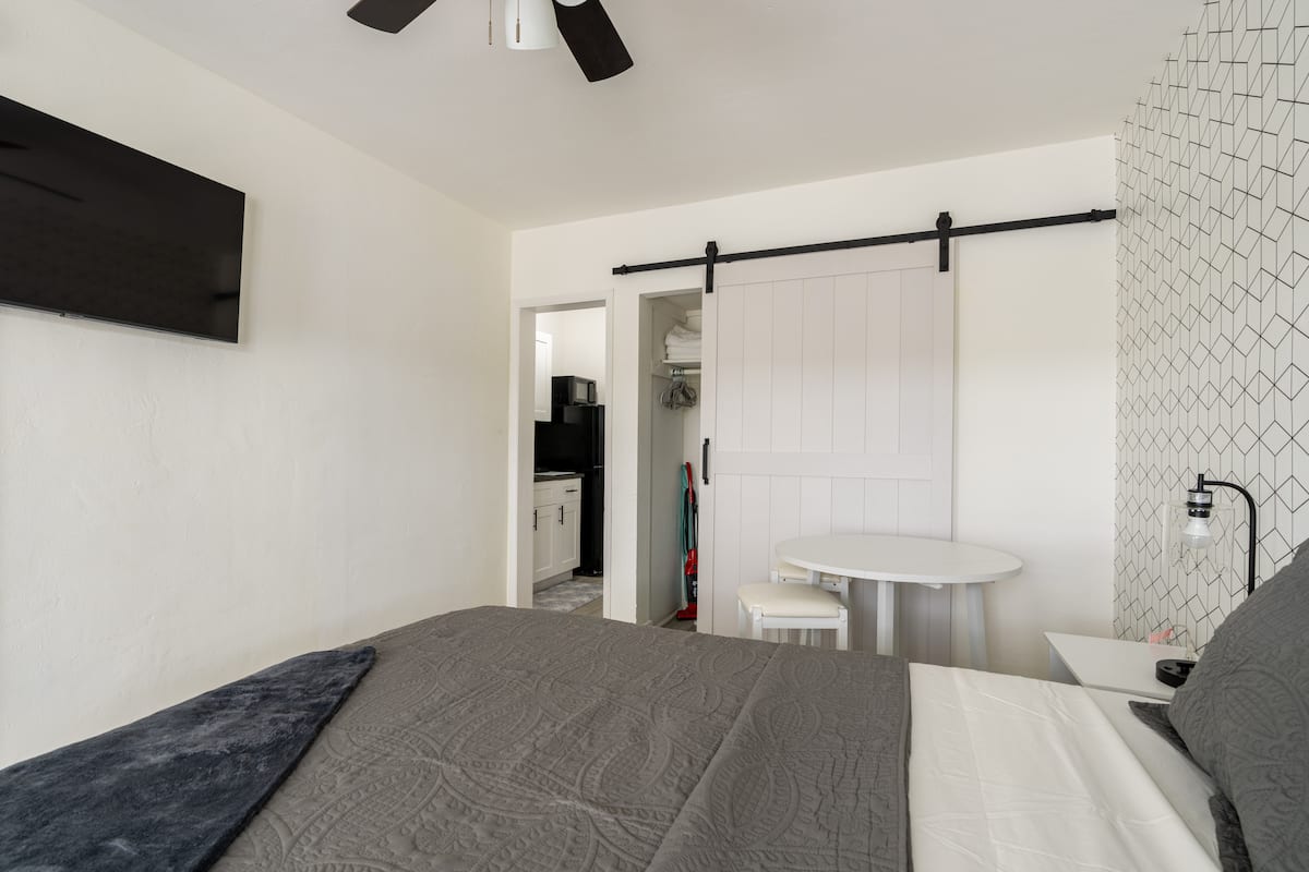 Small apartment room 4 photo 11