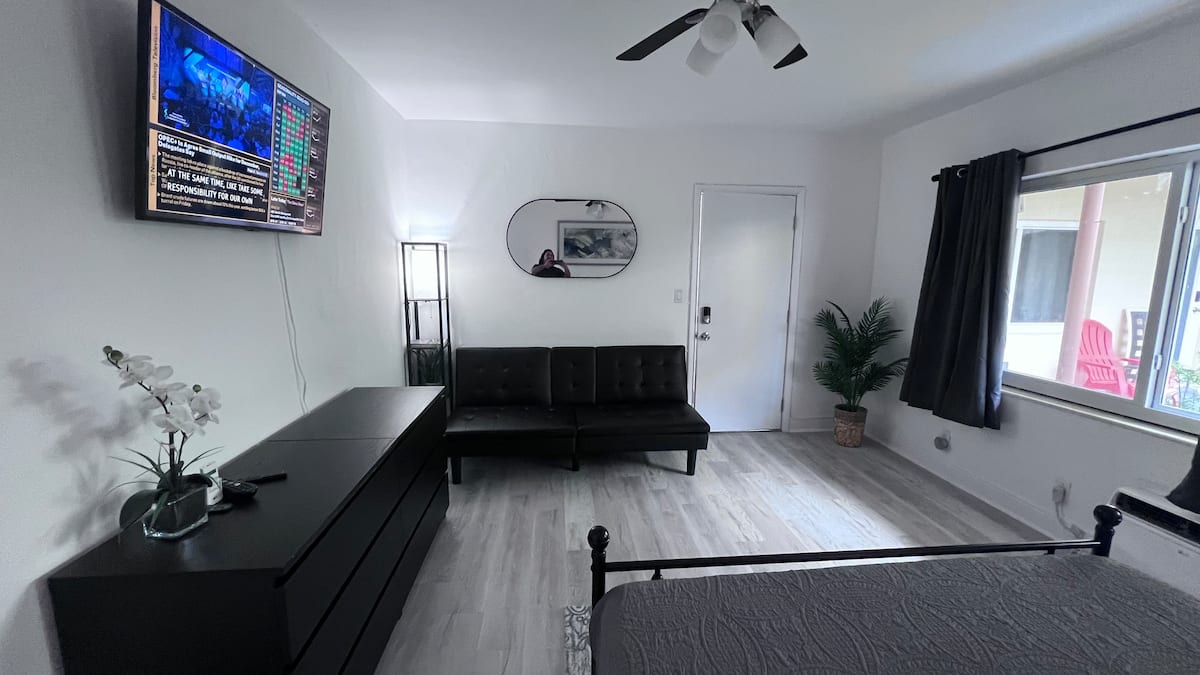 North Beach studio 5 photo 4